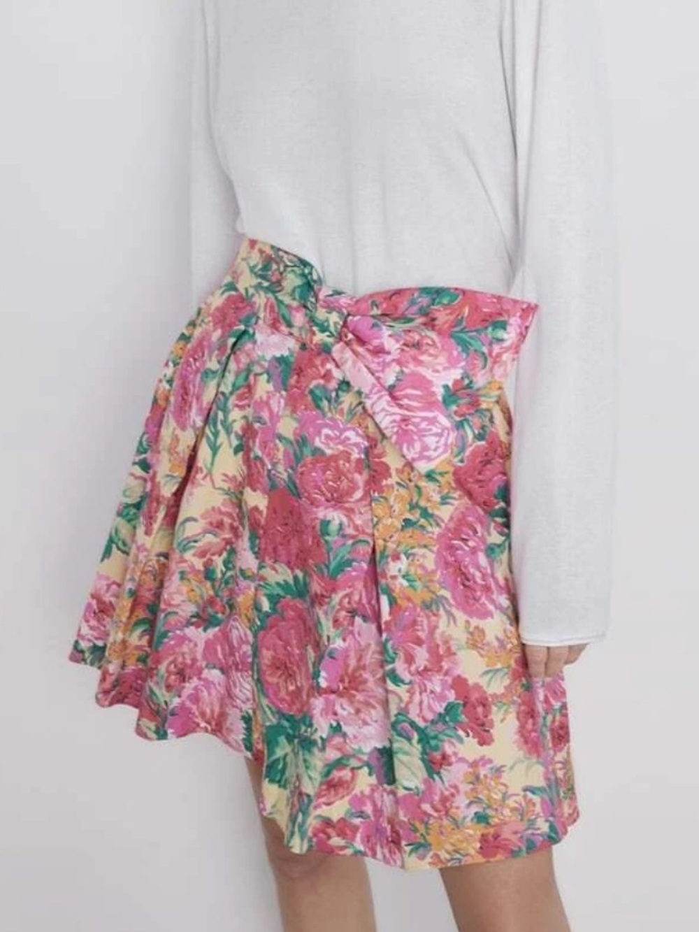 Zara Floral Bow Mini Skirt Size Medium